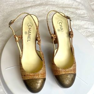 USED - CHANEL BEIGE CHANEL WOVEN STRAW SLINGBACK PLATFORM HEELS - Size EU 40
